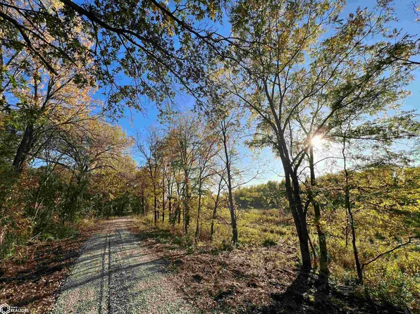2222 Westhills Dr, Fairfield, IA 52556