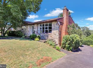 4621 Hillside Rd, Reading, PA 19606