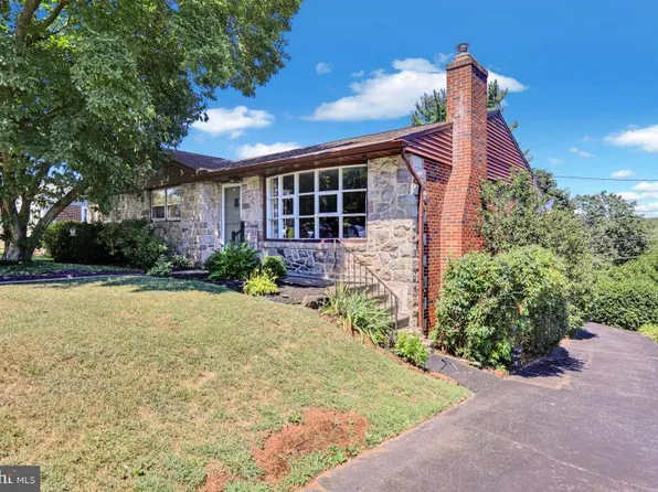 4621 Hillside Rd, Reading, PA 19606