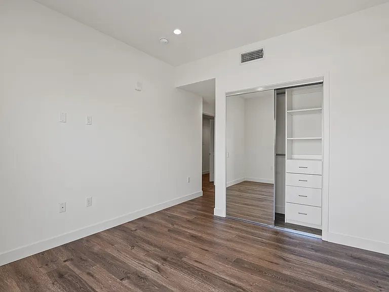 The Fairfax Flats — Photo 19