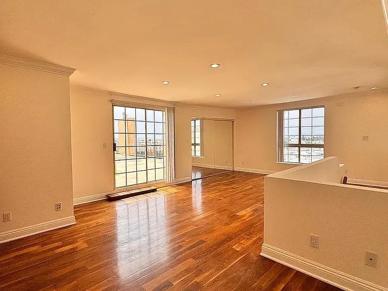 11812 Gorham Ave #Penthouse 1 — Photo 19