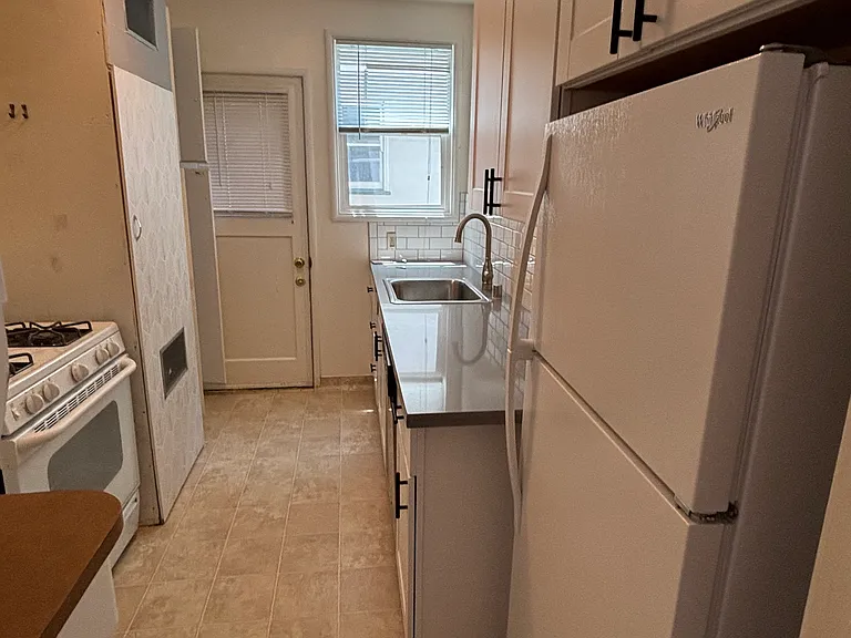 157 W Broadmoor Blvd #1 — Photo 4