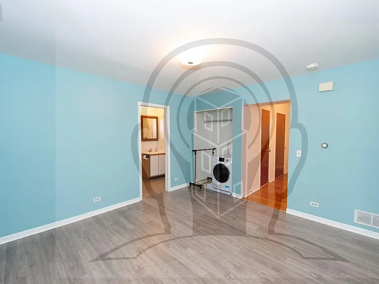 5222 W Belmont Ave #2R — Photo 4