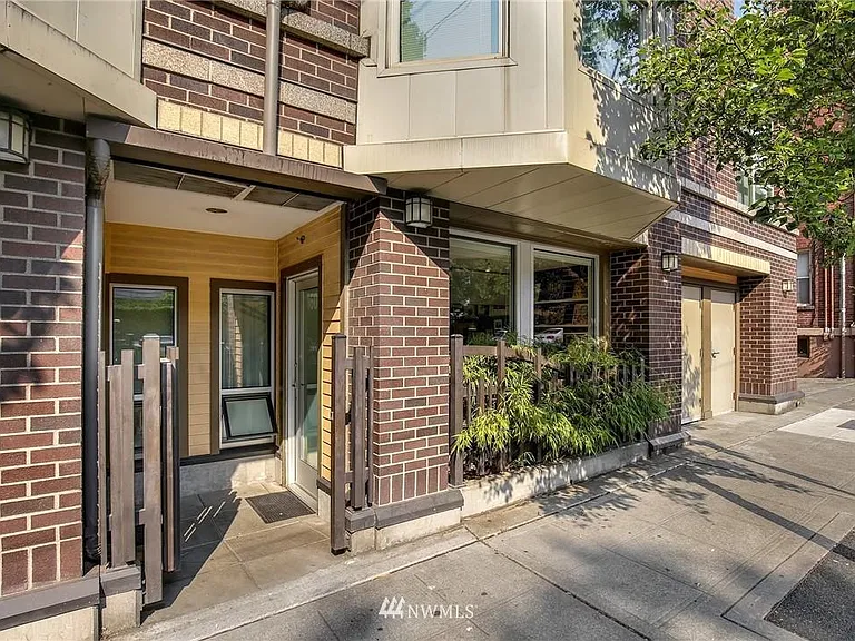 1420 E Pine St #LW5 — Photo 2