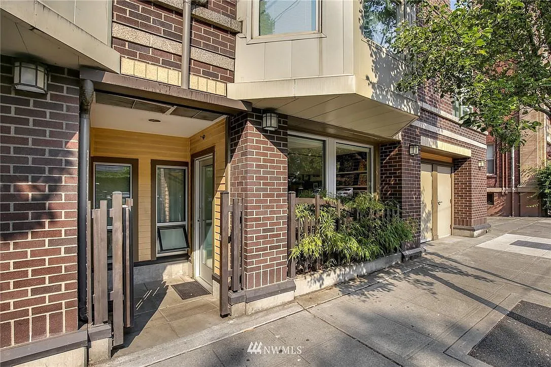 Building Photo - 1420 E Pine St #LW5