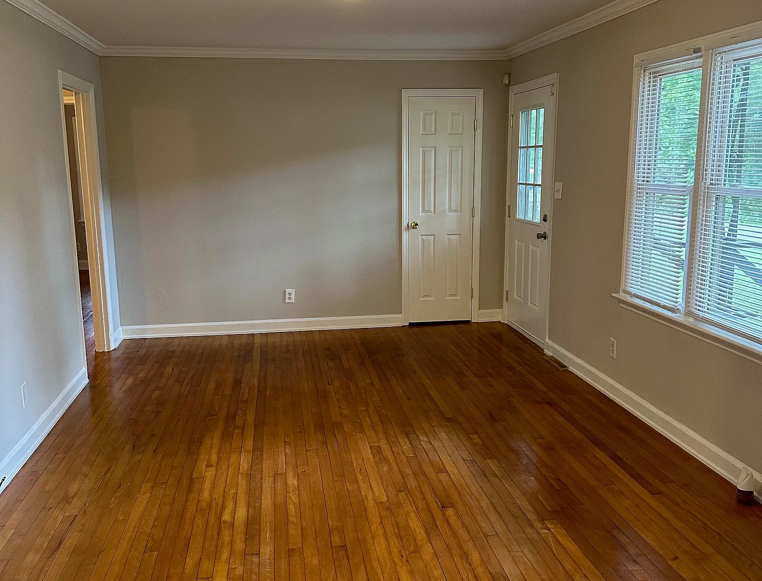 3 bed, 1032 sqft, $1,300 — Photo 2