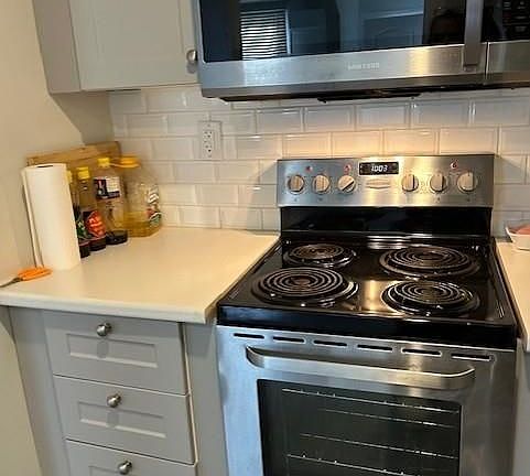 2nd image of 154 James St S #3