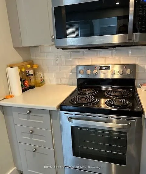 154 James St S #3 — Photo 2