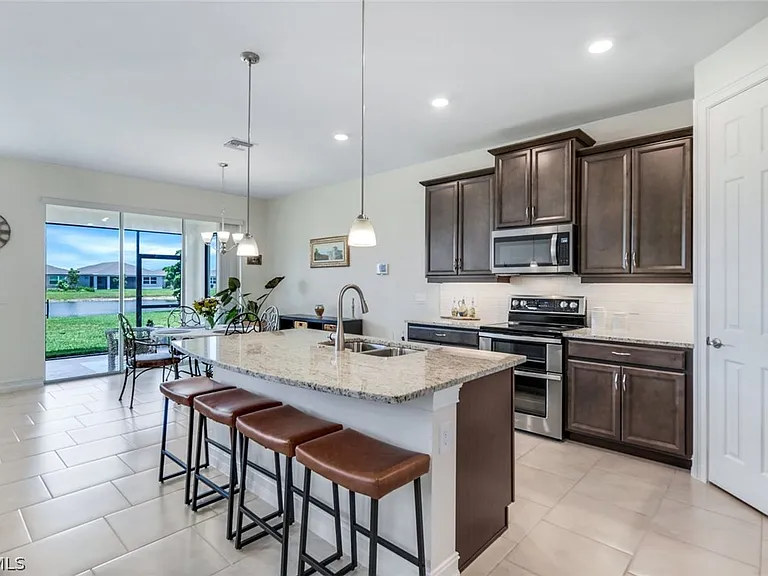 421 Coral Reef Pl — Photo 13