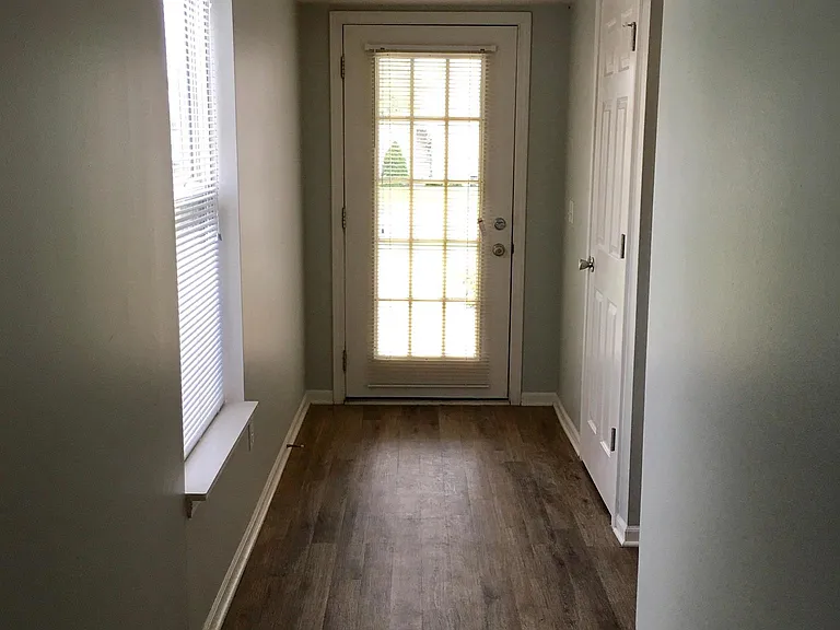 3329 Park Ridge Ln NE — Photo 5