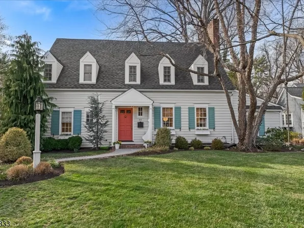 40 Canterbury Ln, Westfield Town, NJ 07090