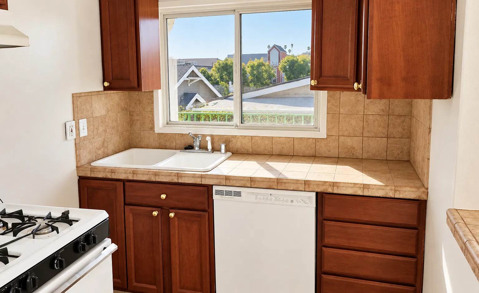 1240 N McCadden Pl — Photo 2
