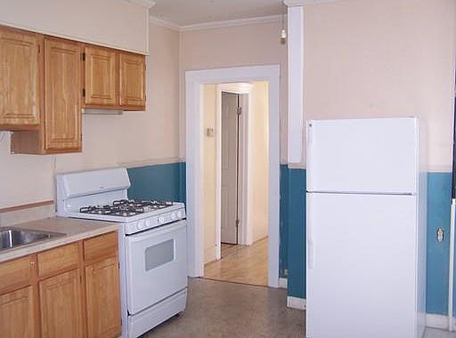 2nd image of 115 Clinton St #2
