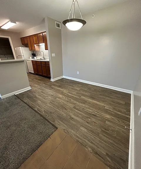 Villas at Metro Center — Photo 3