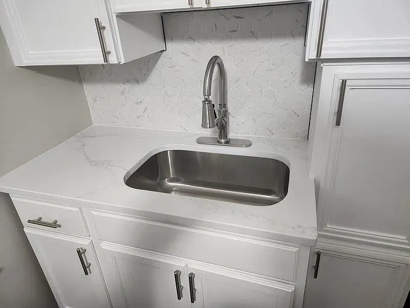 3 bed, 1000 sqft, $1,800 — Photo 3