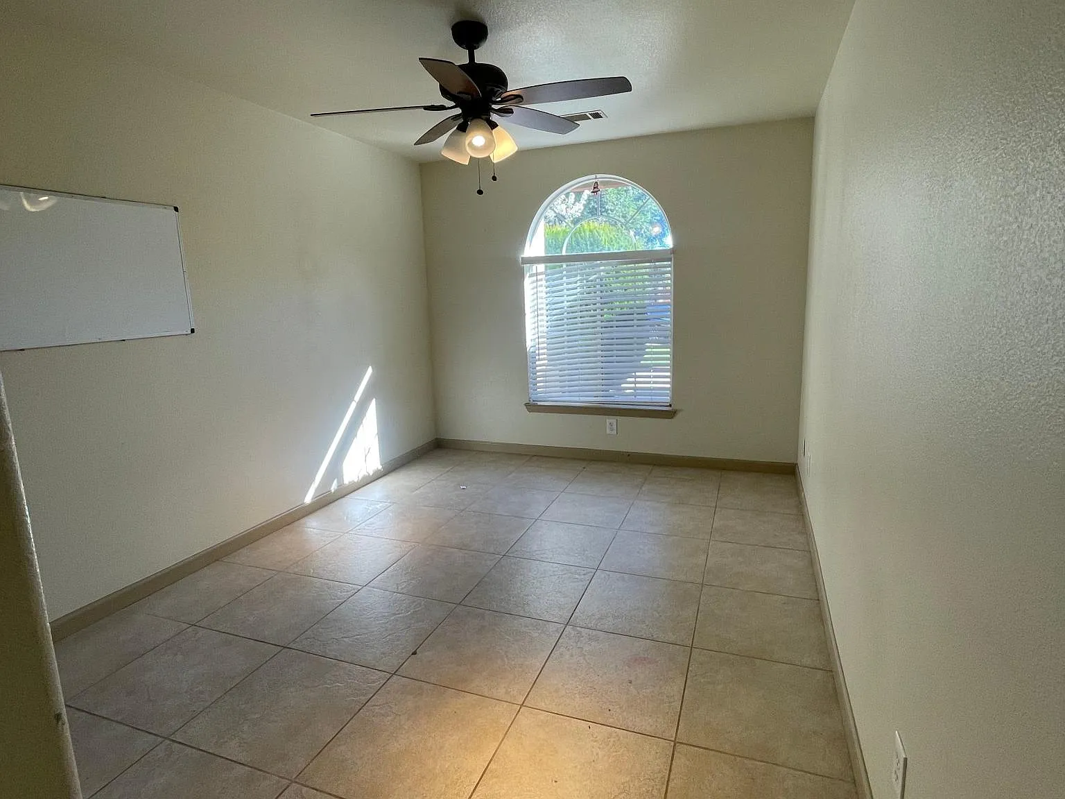 3 bed, 2.5 bath, 1728 sqft, $2,400 — Photo 3