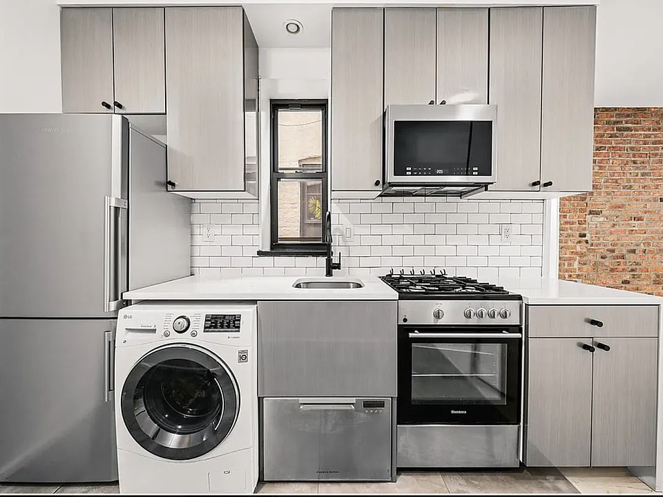 2nd image of 137 Rivington St #3
