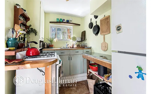 Rented by Douglas Elliman | media 24