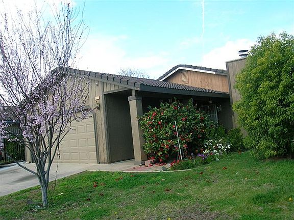 3rd image of 1405 Sherwood Way