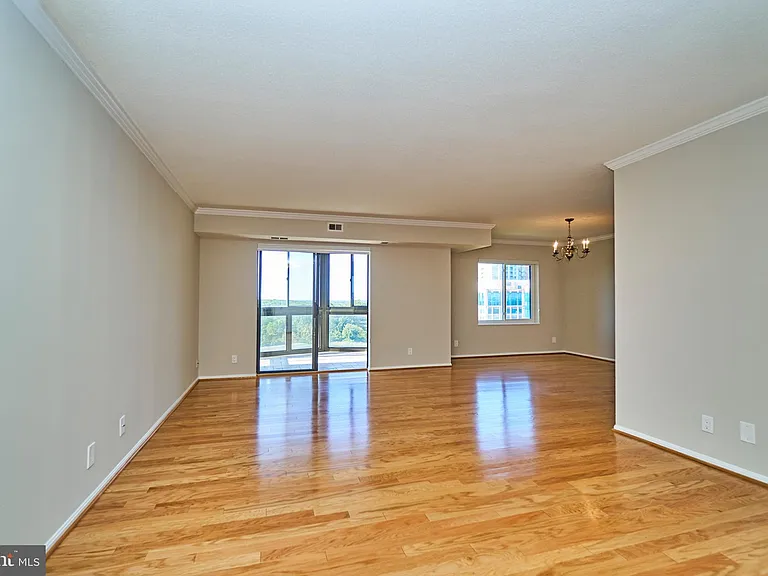 8360 Greensboro Dr #922 — Photo 1