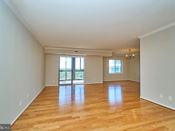 8360 Greensboro Dr APT 922, Mc Lean, VA 22102