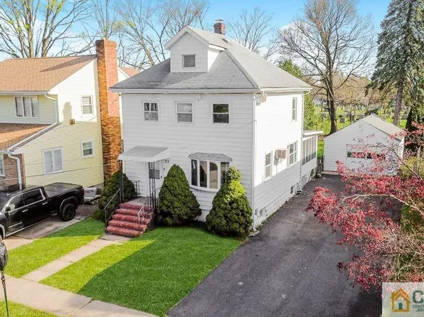25 Ashland Pl, North Brunswick, NJ 08902