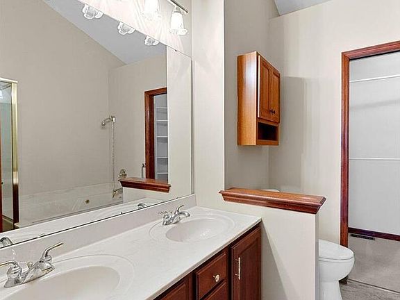 4th image of 3125 Country Bluff Dr #25B