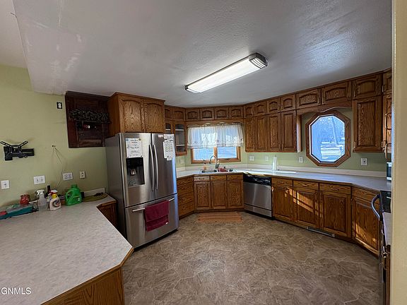 4th image of 715 4th St