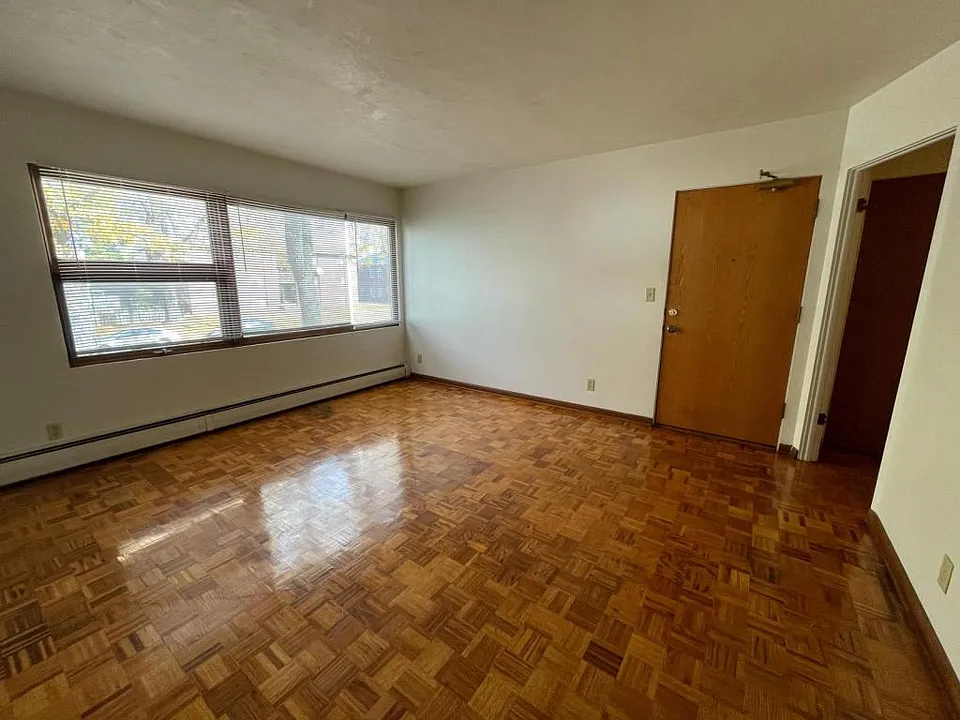 1821 G St #4