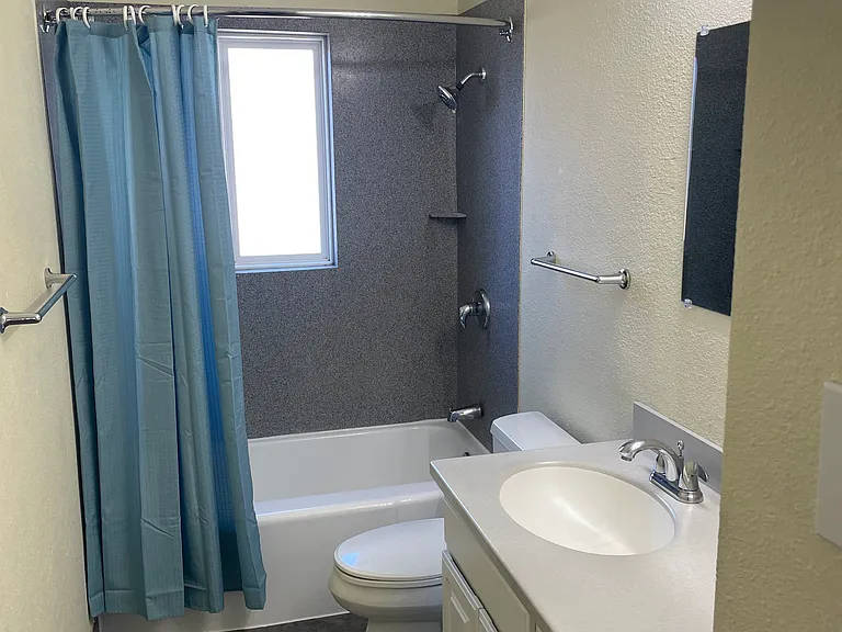 1059 Racine St — Photo 9