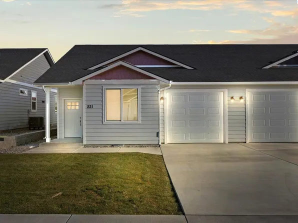 221 Claret Dr, Prosser, WA 99350