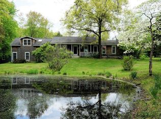 15 SE Hewlett Rd, Red Hook, NY 12571