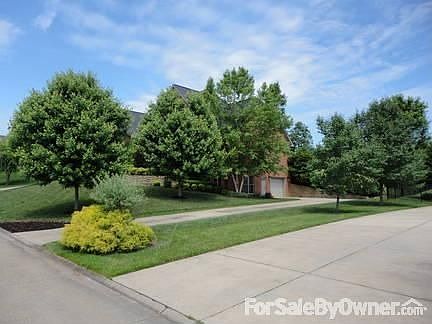 Oversized 1 Car Garage with 2nd Driveway