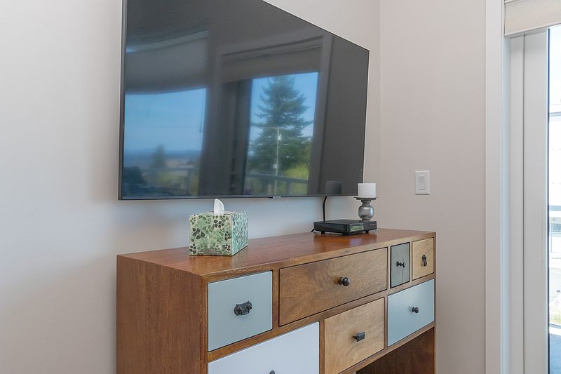 Saanich Apartment for rent - 2 Bedrooms — photo 2
