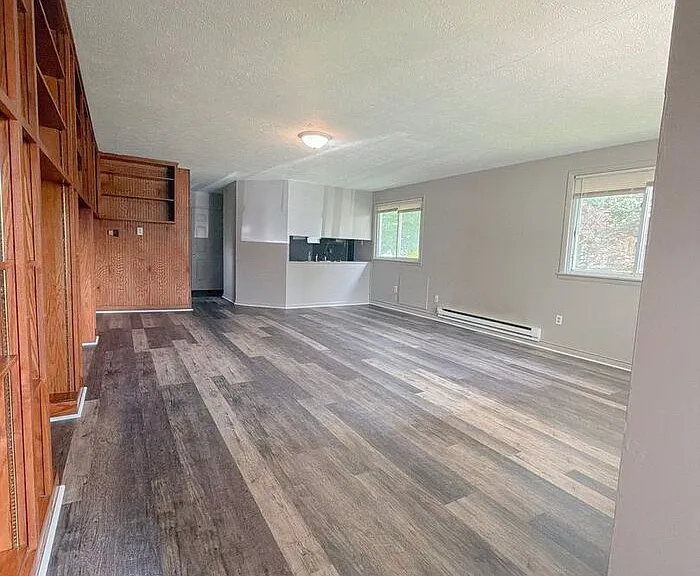 79 Martha Ave — Photo 2