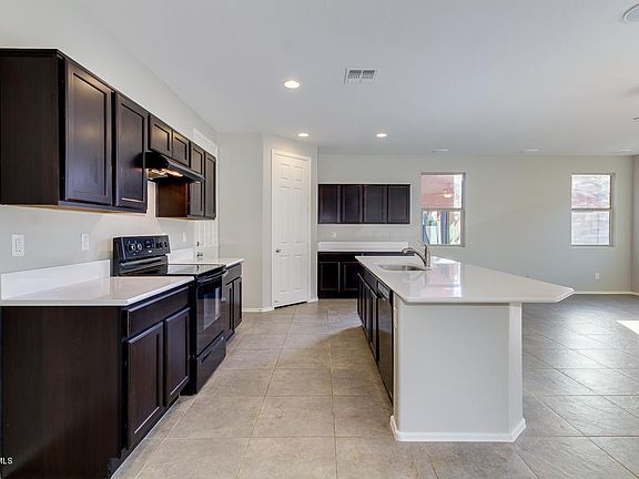 3rd image of 5651 E Adrian Ave