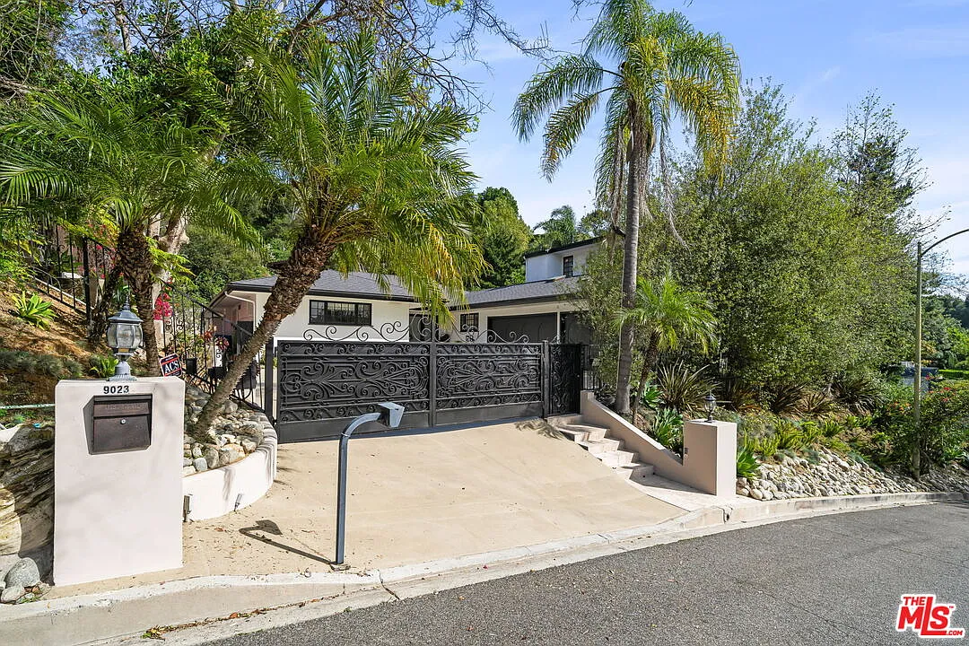 Building Photo - 9023 Alto Cedro Dr