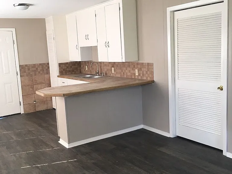 302 Pine Ave — Photo 3