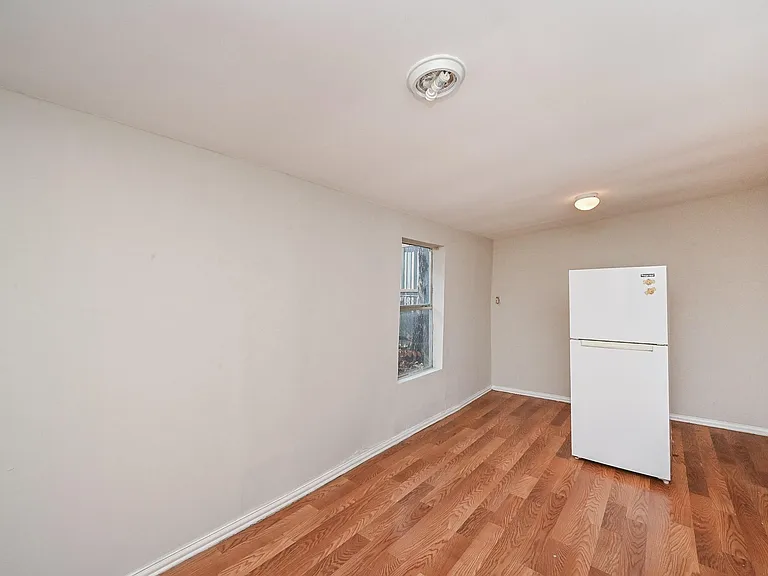 1507 Laird St — Photo 15