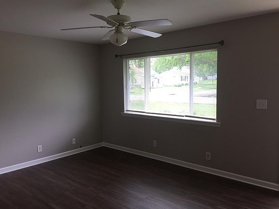 3rd image of 3 NE Eastridge Ct