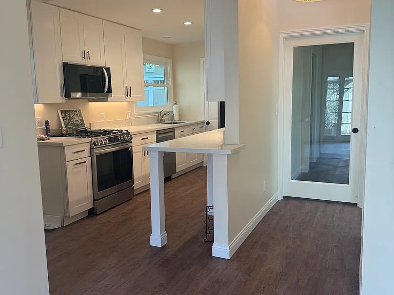 1724 Court Ave #1 — Photo 11
