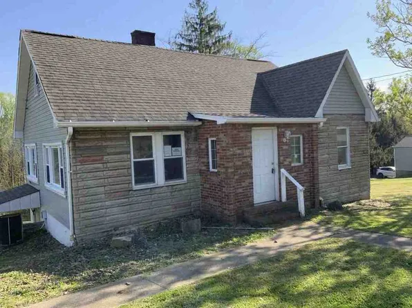622 Englishman Hill Rd, Connellsville, PA 15425