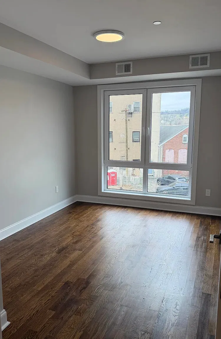 587 River St — Photo 4
