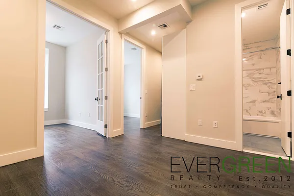 Rented by Evergreen Apartments BK | media 2