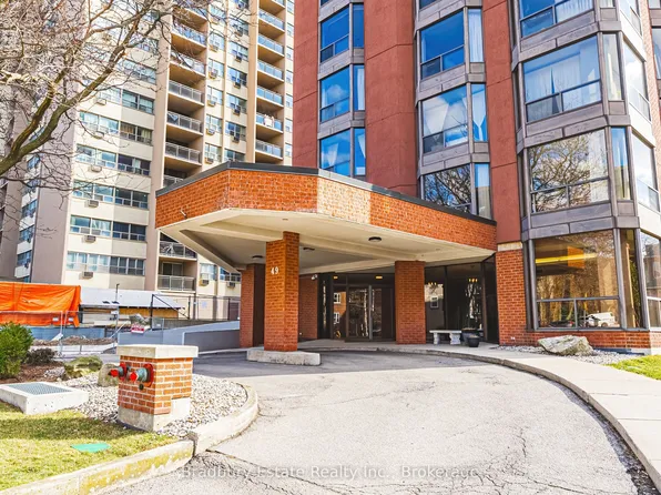 49 Robinson St #200, Hamilton, ON L8P 1Y7
