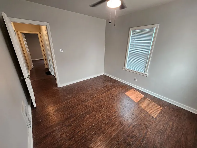 824 Oak St — Photo 11