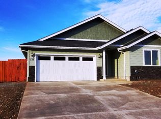 257 Pomeroy View Dr, Cave Junction, OR 97523