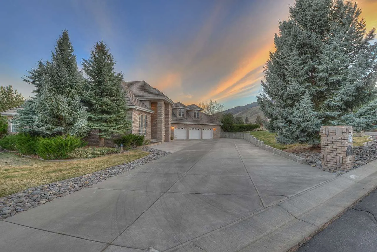 2777 Wellington S photo 1