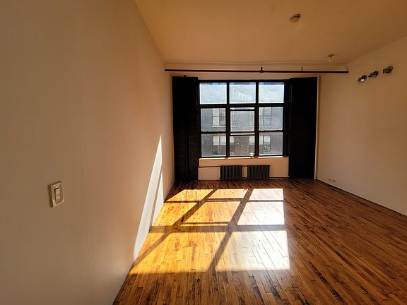 2nd image of 476 Jefferson St #312