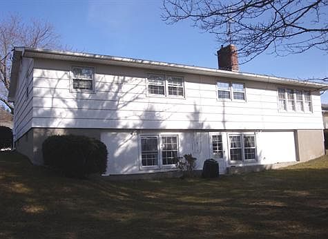 Back has walkout from family room
